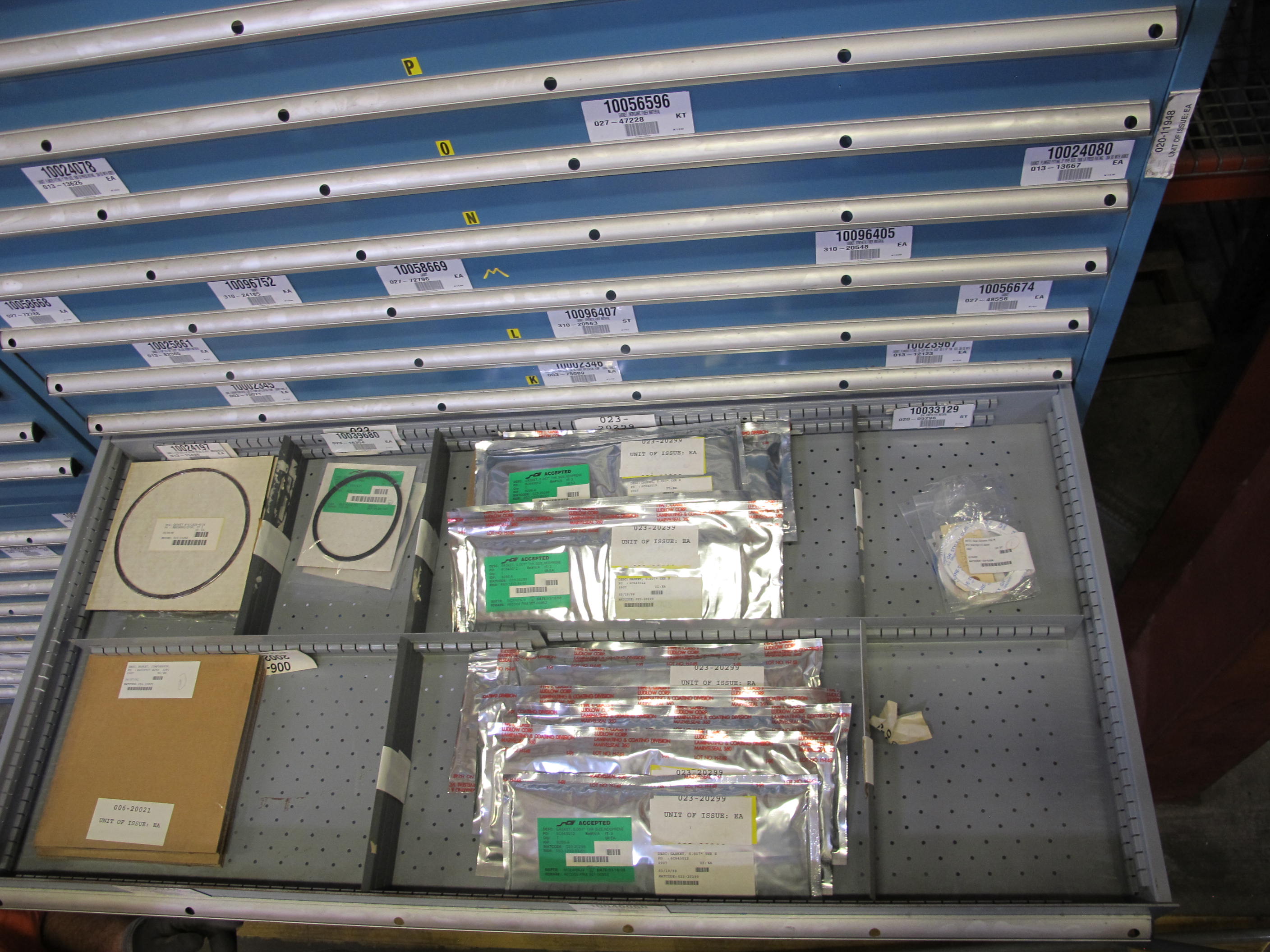 LISTA HEAVY DUTY 9-DRAWER PARTS CABINET W/ CONTENTS (W-50) LOADING & HANDLING FEE $25-